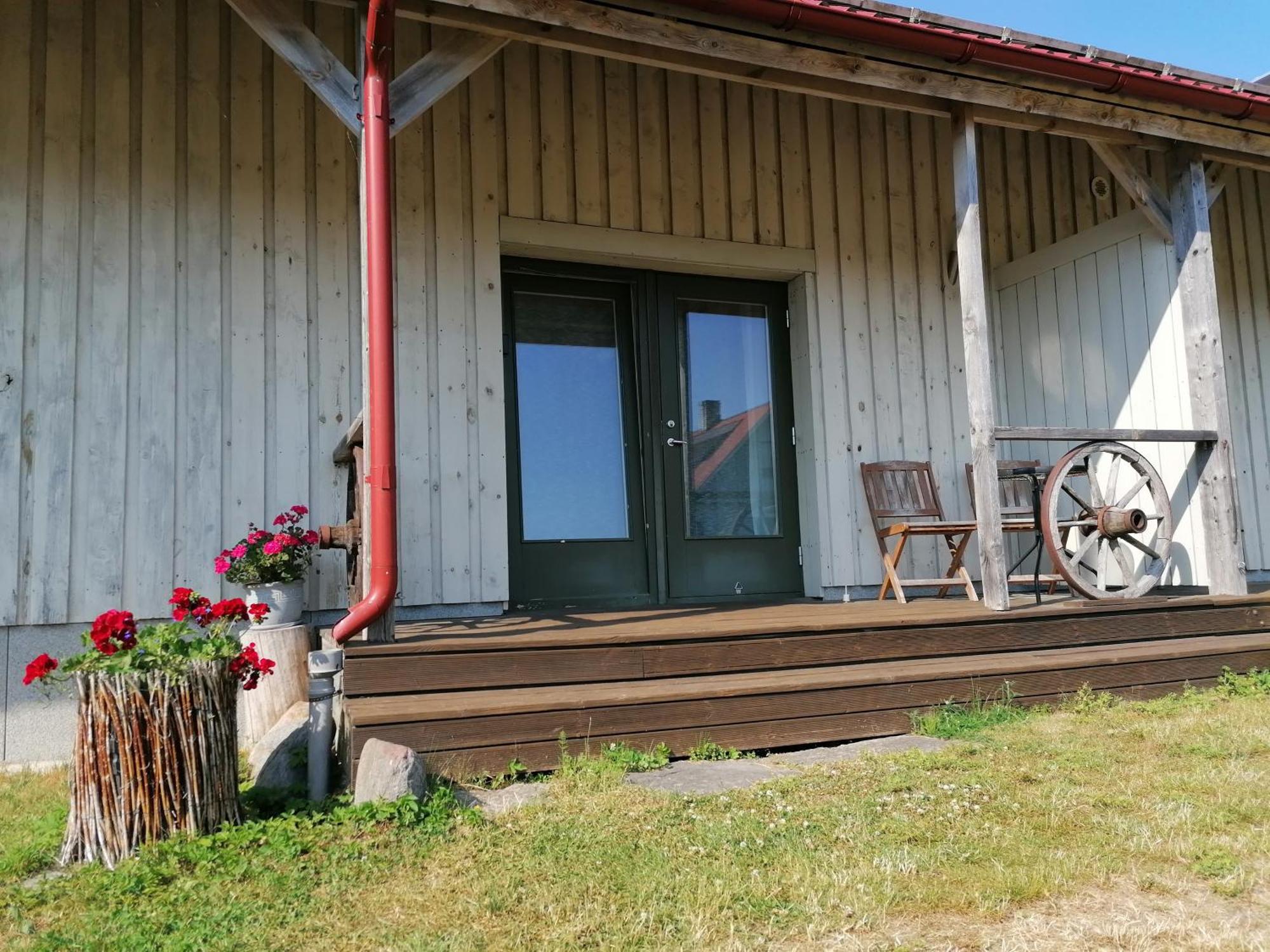 Piibelehe Guest Accommodation Kuressaare Eksteriør billede