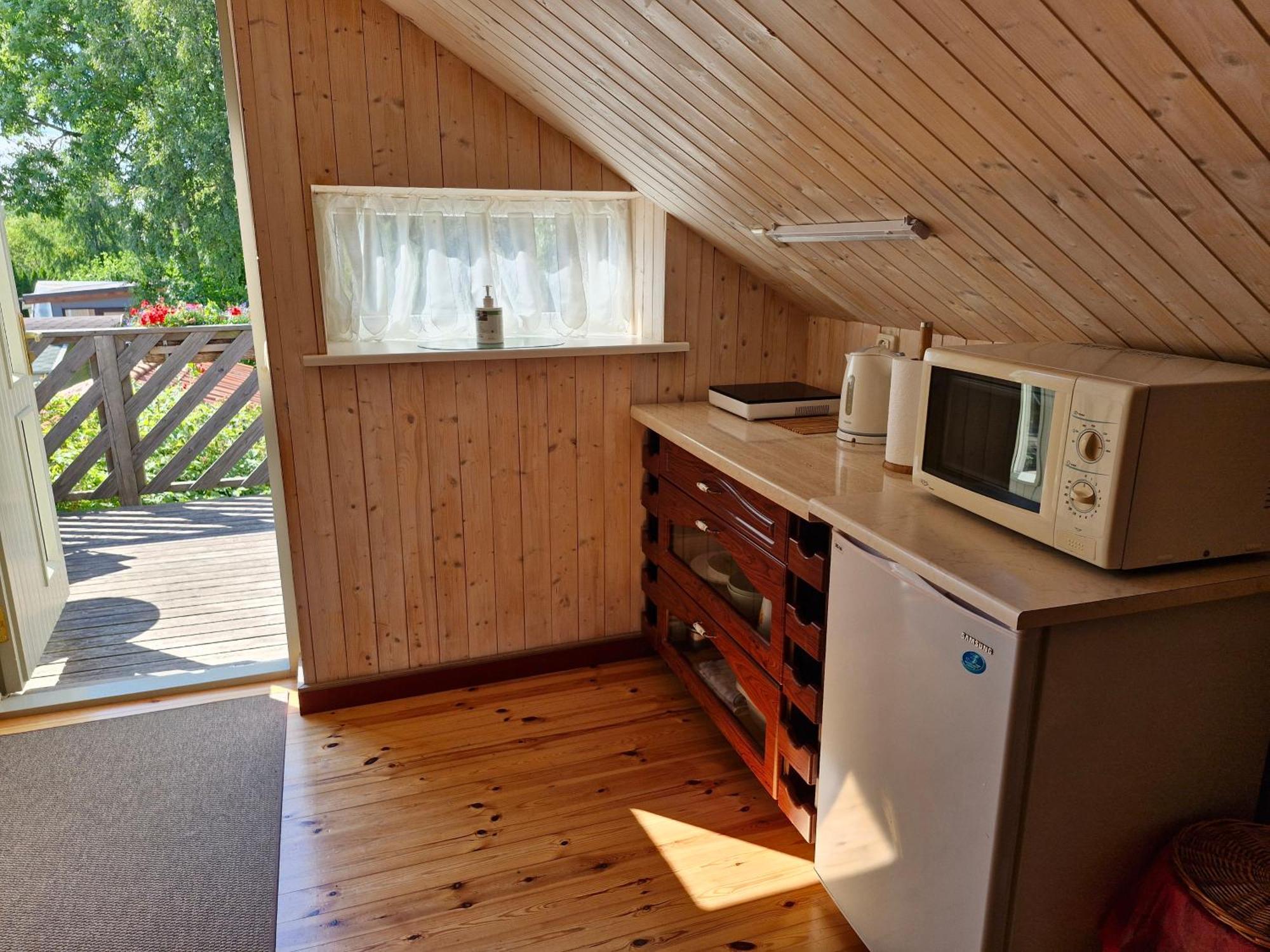 Piibelehe Guest Accommodation Kuressaare Eksteriør billede