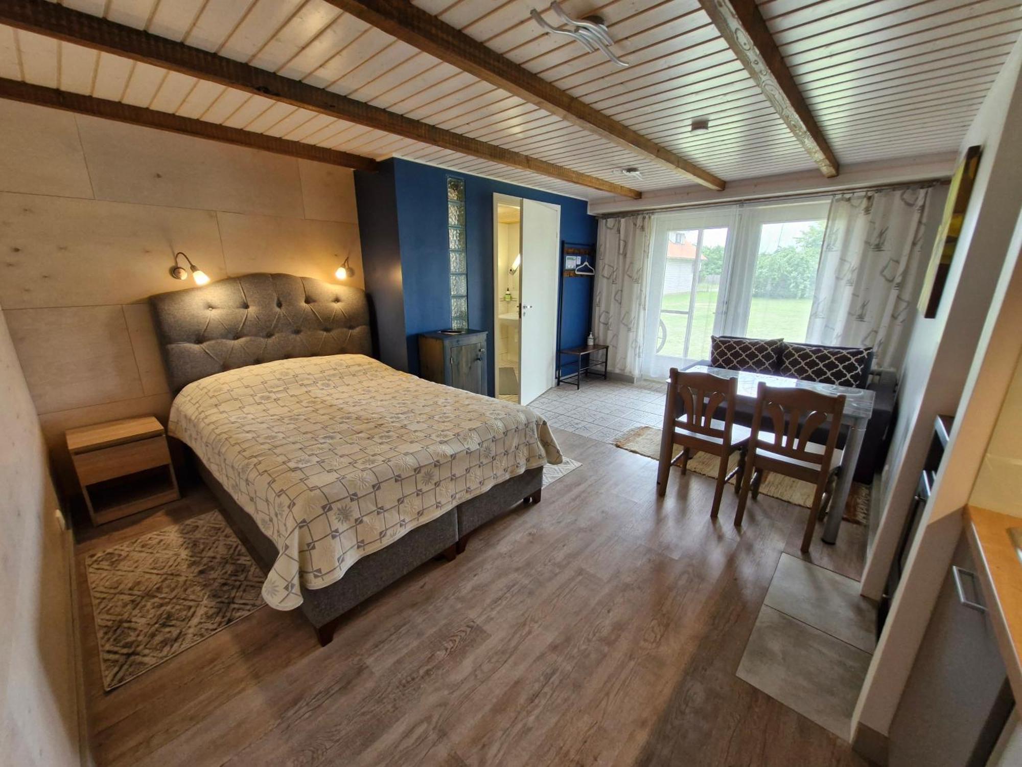 Piibelehe Guest Accommodation Kuressaare Eksteriør billede