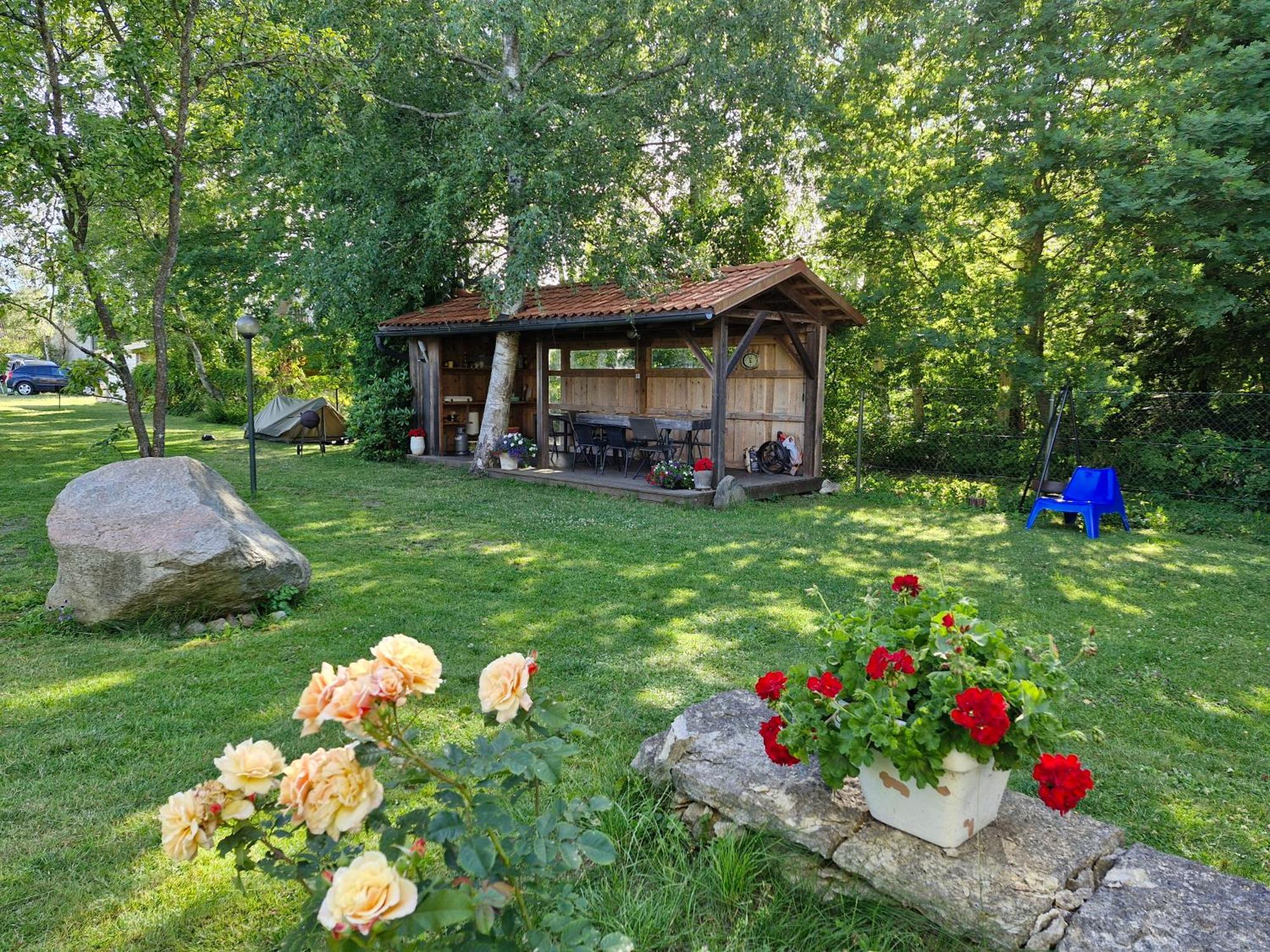 Piibelehe Guest Accommodation Kuressaare Eksteriør billede