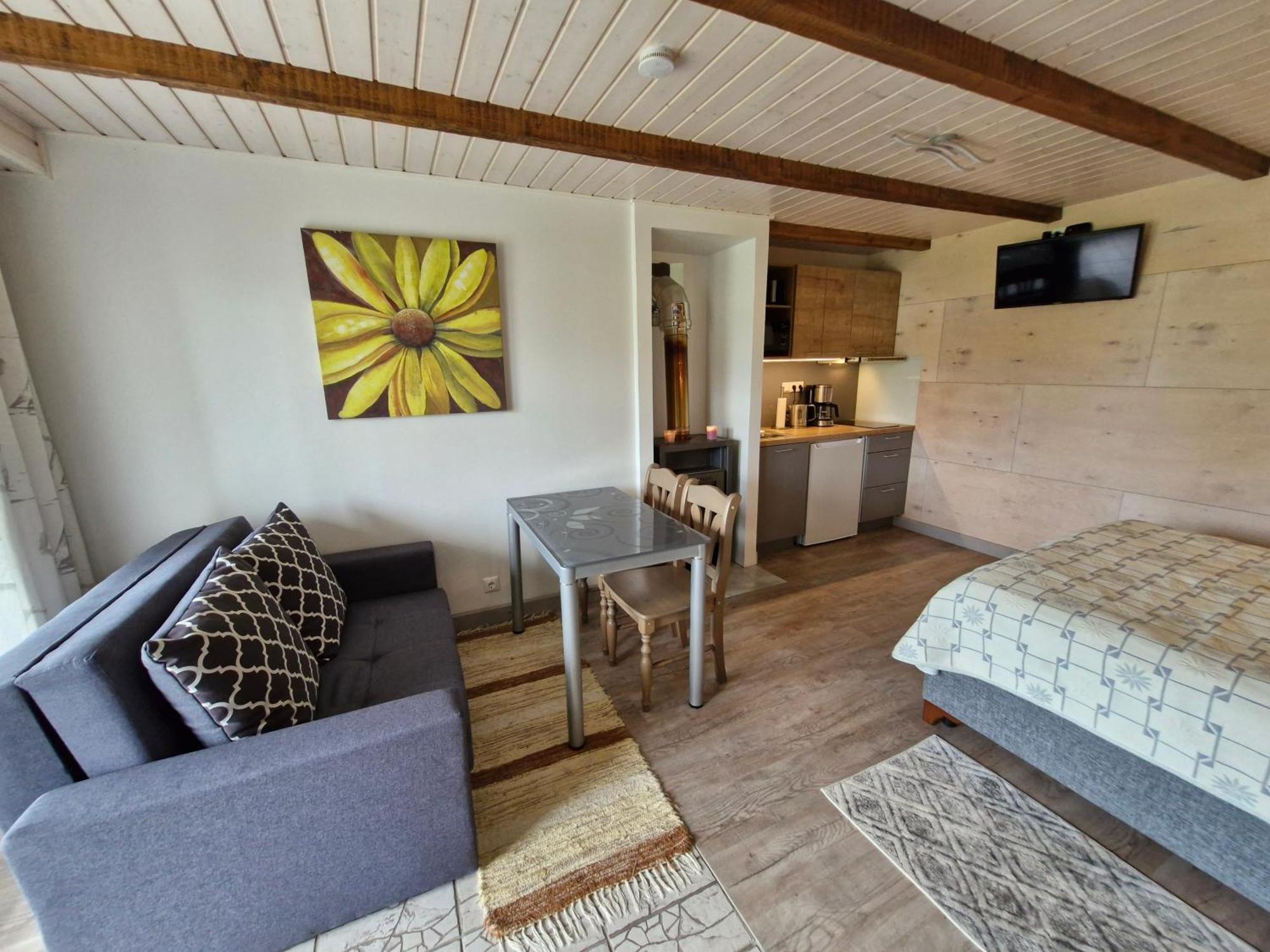 Piibelehe Guest Accommodation Kuressaare Eksteriør billede